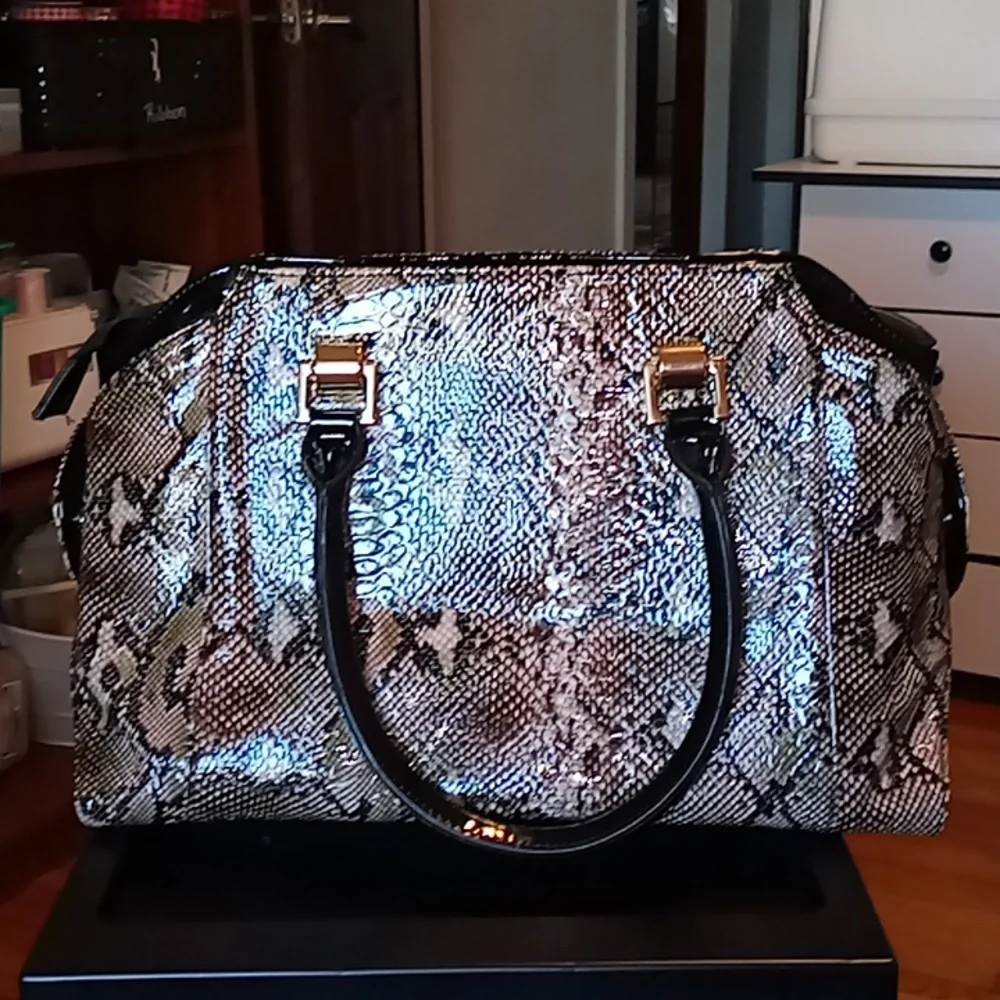 Women's accessory bag/ purse - Picture 3 of 10